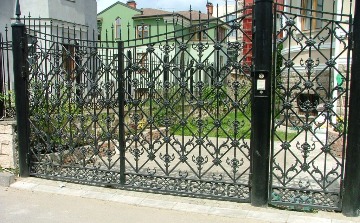 Ворота на заказ с элементами литья