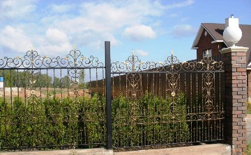 Арт.З-32
Ажурный кованый забор с декоративными элементами